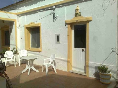 Apart hôtel de 32 quartos e piscina na Ria formosa, com possibilidade de ampliação.