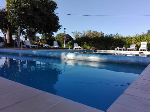Apart hôtel de 32 quartos e piscina na Ria formosa, com possibilidade de ampliação.