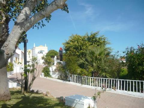 Apart hôtel de 32 quartos e piscina na Ria formosa, com possibilidade de ampliação.