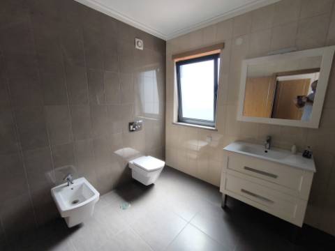 MORADIA COM PISCINA - COM TERRENO DE 19.860 M² - VISTA MAR - COM FURO - SISTEMA DE REGA - EM SÃO BARTOLOMEU - A POUCOS MINUTOS DA PRAIA VERDE - CASTRO MARIM - ALGARVE