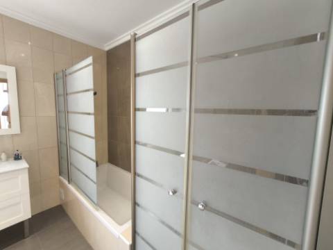 MORADIA COM PISCINA - COM TERRENO DE 19.860 M² - VISTA MAR - COM FURO - SISTEMA DE REGA - EM SÃO BARTOLOMEU - A POUCOS MINUTOS DA PRAIA VERDE - CASTRO MARIM - ALGARVE