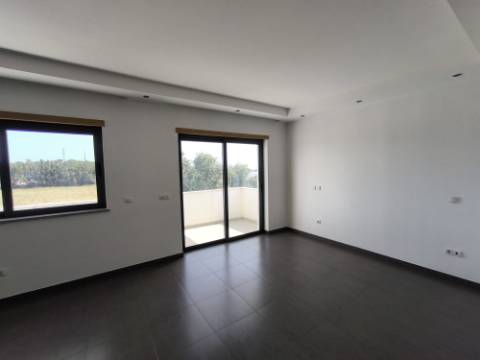 MORADIA COM PISCINA - COM TERRENO DE 19.860 M² - VISTA MAR - COM FURO - SISTEMA DE REGA - EM SÃO BARTOLOMEU - A POUCOS MINUTOS DA PRAIA VERDE - CASTRO MARIM - ALGARVE