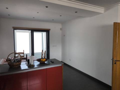 MORADIA COM PISCINA - COM TERRENO DE 19.860 M² - VISTA MAR - COM FURO - SISTEMA DE REGA - EM SÃO BARTOLOMEU - A POUCOS MINUTOS DA PRAIA VERDE - CASTRO MARIM - ALGARVE