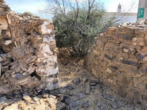 MORADIA EM PEDRA - COM TERRENO DE 200 M2 - COM PROJECTO - FAZ-FATO - TAVIRA - ALGARVE