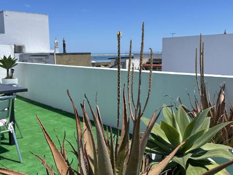 Moradia Bi-Familiar com vista mar na Fuseta!