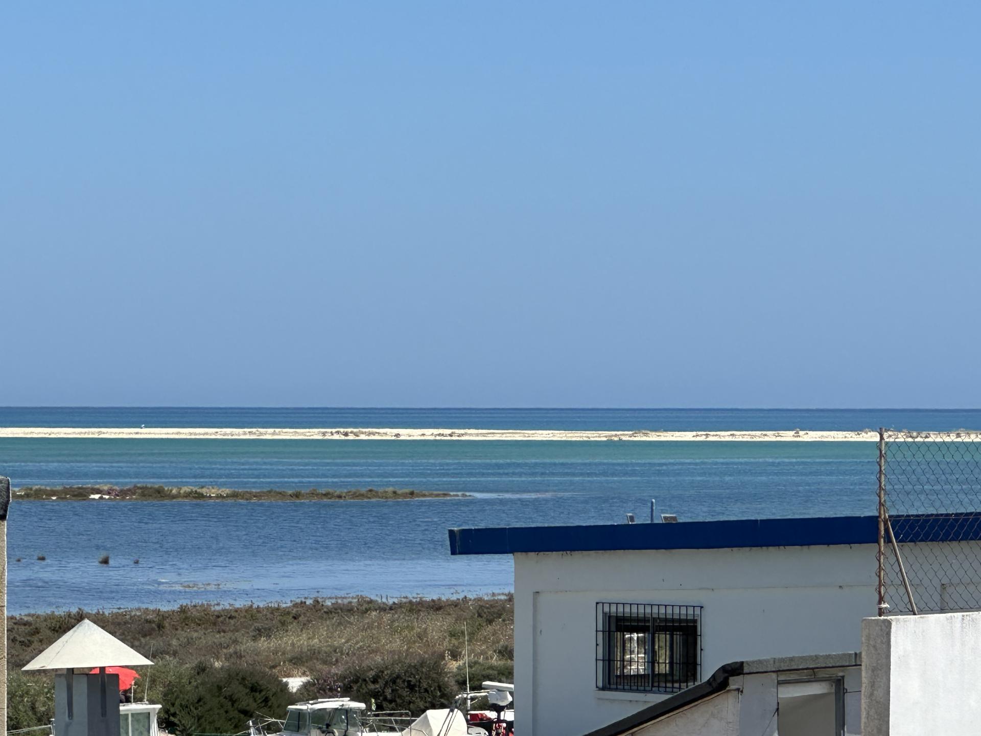 Moradia Bi-Familiar com vista mar na Fuseta!
