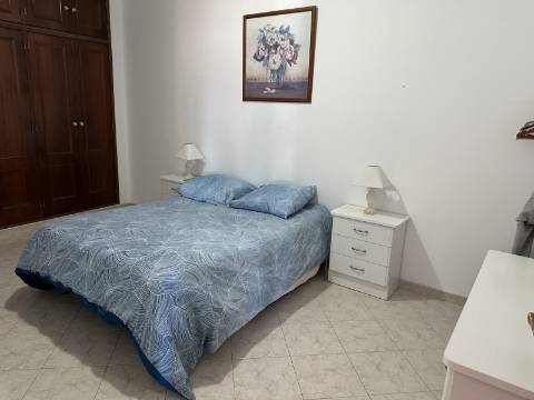 Moradia Bi-Familiar com vista mar na Fuseta!