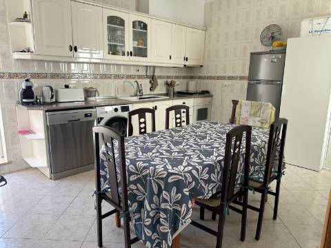 Moradia Bi-Familiar com vista mar na Fuseta!