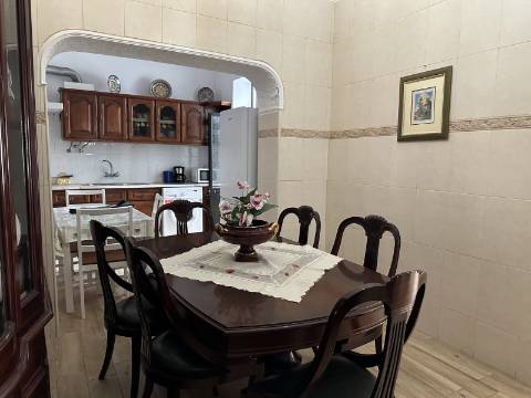 Moradia Bi-Familiar com vista mar na Fuseta!
