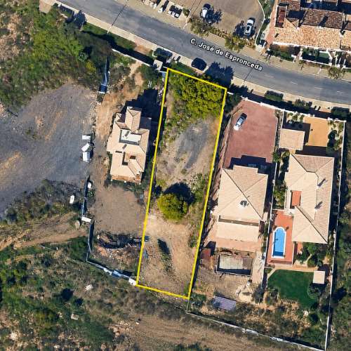 Terreno com Projeto Aprovado - Moradia Térrea ou Moradia de 3 Pisos