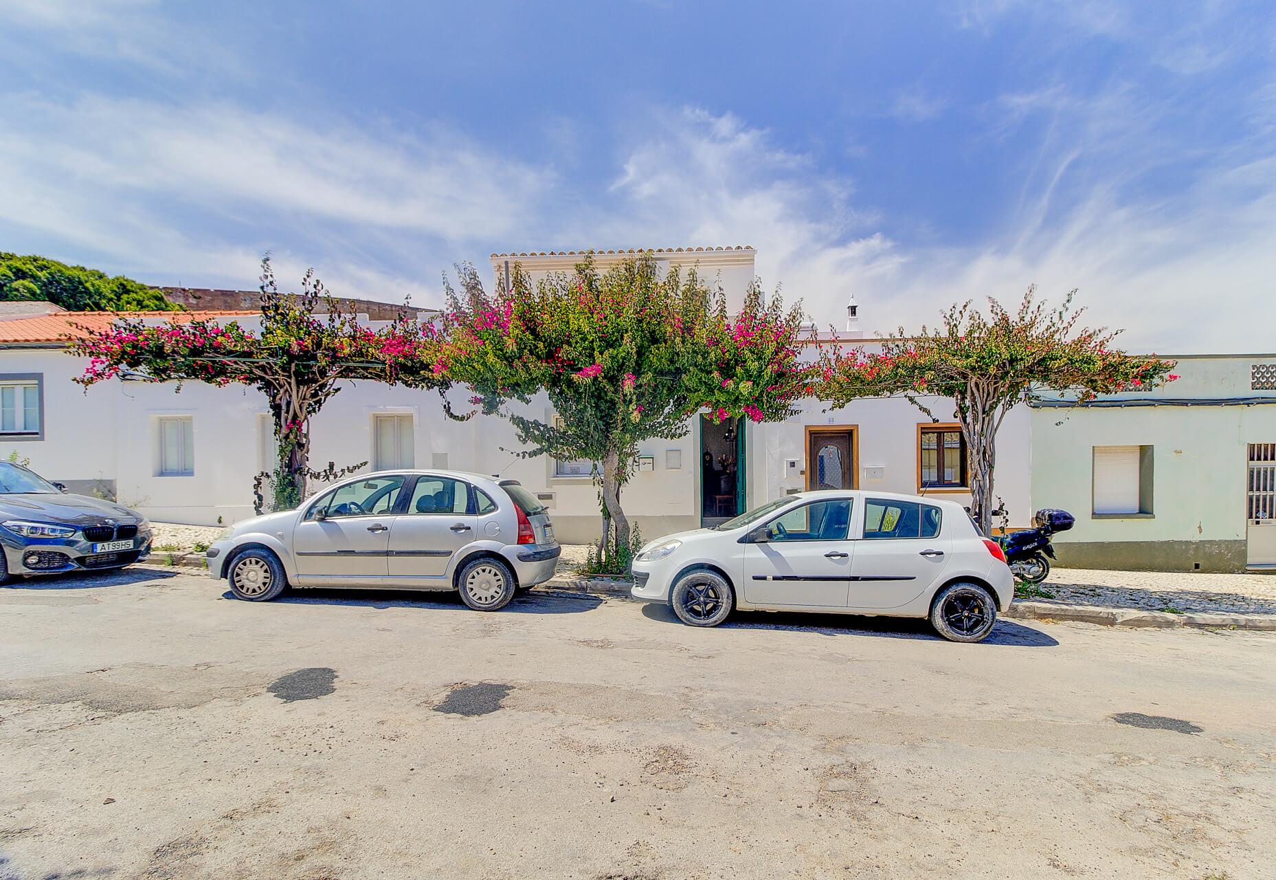 Moradia T3 com Terreno e Terraços - Castro Marim