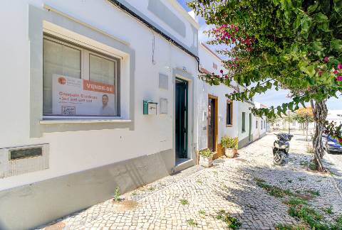 Moradia T3 com Terreno e Terraços - Castro Marim