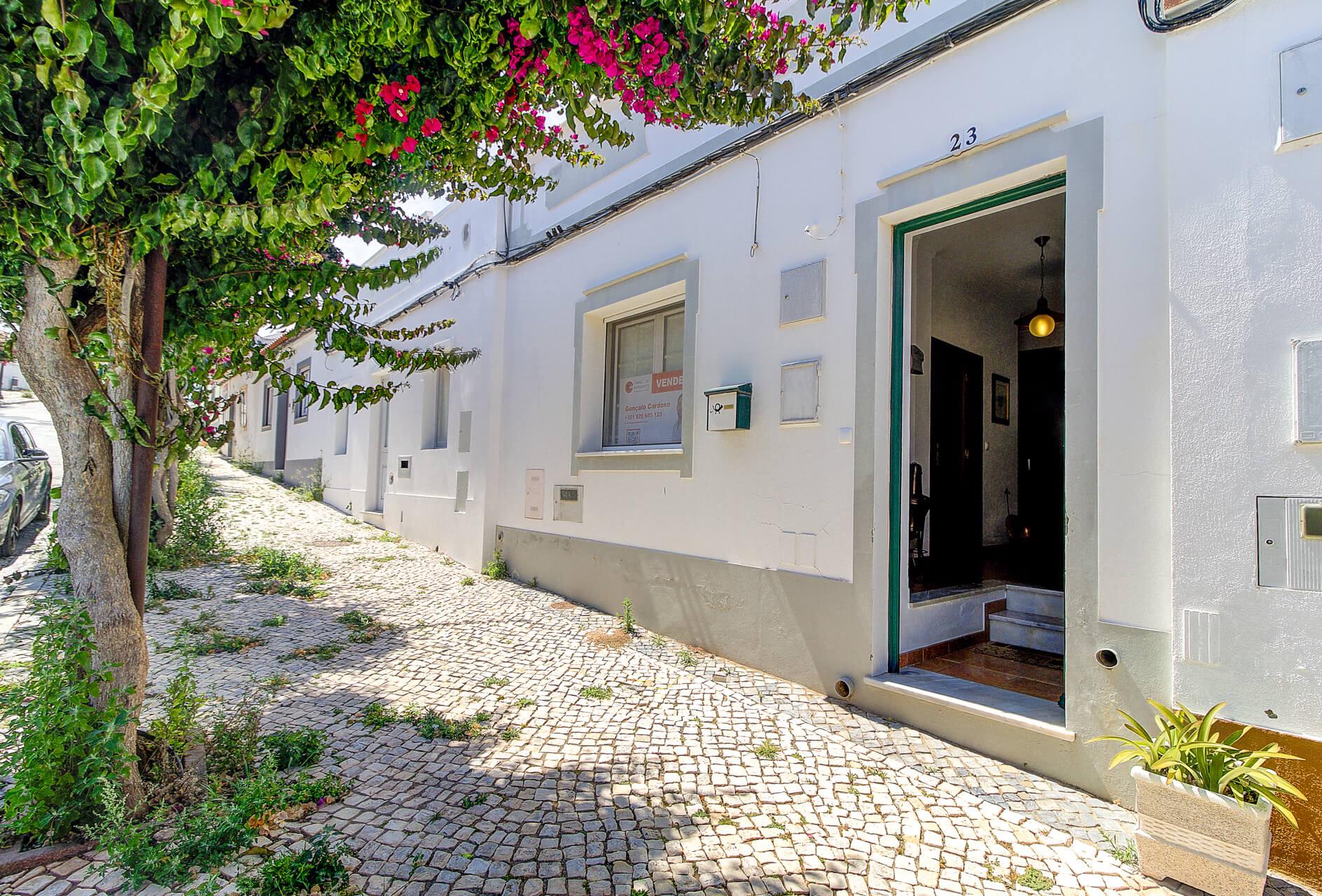 Moradia T3 com Terreno e Terraços - Castro Marim