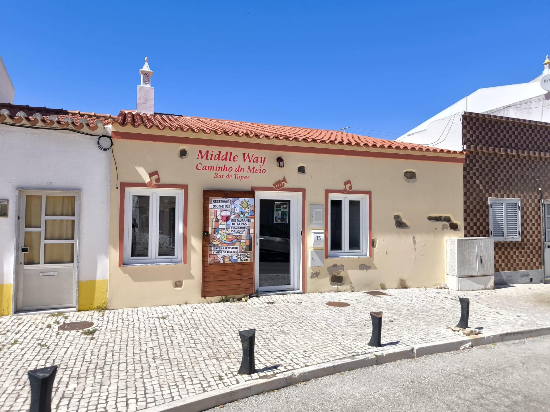 BAR RESTAURANTE - SNACK BAR - LOJA - ROOF TOP - COM EXPLANADA E TERRAÇO - EM PLENO FUNCIONAMENTO - NO CENTRO DA VILA DE CASTRO MARIM - ALGARVE