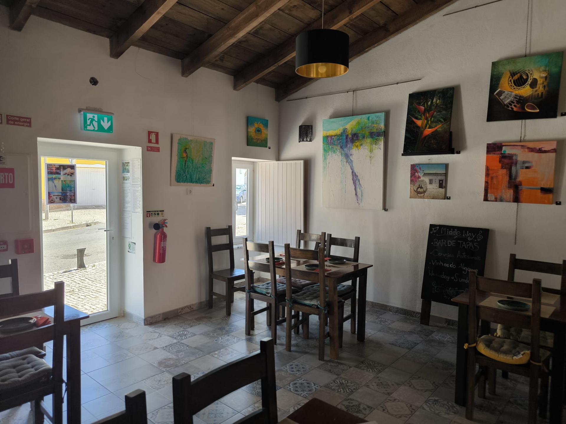 BAR RESTAURANTE - SNACK BAR - LOJA - ROOF TOP - COM EXPLANADA E TERRAÇO - EM PLENO FUNCIONAMENTO - NO CENTRO DA VILA DE CASTRO MARIM - ALGARVE