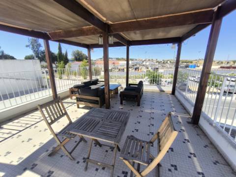 BAR RESTAURANTE - SNACK BAR - LOJA - ROOF TOP - COM EXPLANADA E TERRAÇO - EM PLENO FUNCIONAMENTO - NO CENTRO DA VILA DE CASTRO MARIM - ALGARVE