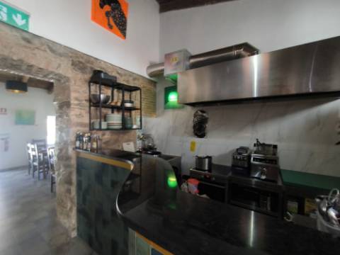 BAR RESTAURANTE - SNACK BAR - LOJA - ROOF TOP - COM EXPLANADA E TERRAÇO - EM PLENO FUNCIONAMENTO - NO CENTRO DA VILA DE CASTRO MARIM - ALGARVE
