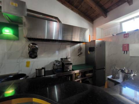 BAR RESTAURANTE - SNACK BAR - LOJA - ROOF TOP - COM EXPLANADA E TERRAÇO - EM PLENO FUNCIONAMENTO - NO CENTRO DA VILA DE CASTRO MARIM - ALGARVE