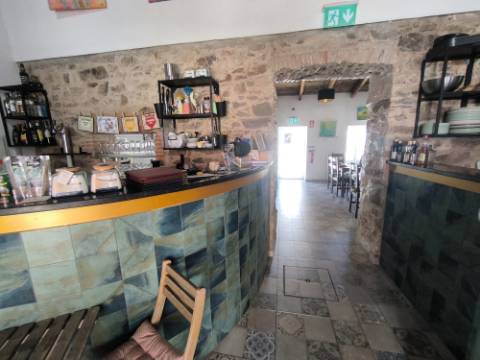 BAR RESTAURANTE - SNACK BAR - LOJA - ROOF TOP - COM EXPLANADA E TERRAÇO - EM PLENO FUNCIONAMENTO - NO CENTRO DA VILA DE CASTRO MARIM - ALGARVE