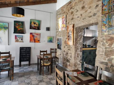 BAR RESTAURANTE - SNACK BAR - LOJA - ROOF TOP - COM EXPLANADA E TERRAÇO - EM PLENO FUNCIONAMENTO - NO CENTRO DA VILA DE CASTRO MARIM - ALGARVE