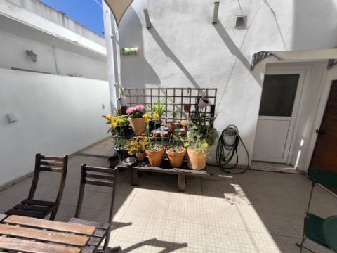 BAR RESTAURANTE - SNACK BAR - LOJA - ROOF TOP - COM EXPLANADA E TERRAÇO - EM PLENO FUNCIONAMENTO - NO CENTRO DA VILA DE CASTRO MARIM - ALGARVE