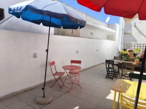 BAR RESTAURANTE - SNACK BAR - LOJA - ROOF TOP - COM EXPLANADA E TERRAÇO - EM PLENO FUNCIONAMENTO - NO CENTRO DA VILA DE CASTRO MARIM - ALGARVE