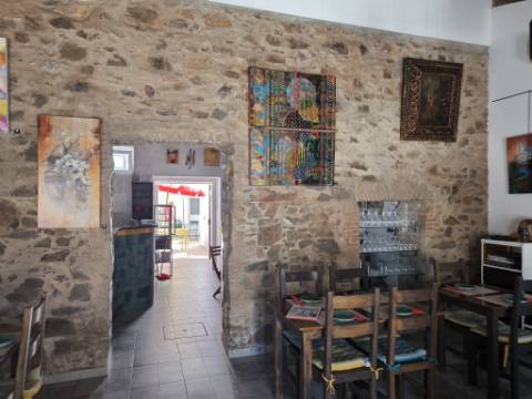 BAR RESTAURANTE - SNACK BAR - LOJA - ROOF TOP - COM EXPLANADA E TERRAÇO - EM PLENO FUNCIONAMENTO - NO CENTRO DA VILA DE CASTRO MARIM - ALGARVE