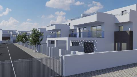 Moradia T3+2 com Piscina a Apenas 500 Metros da Praia da Lota