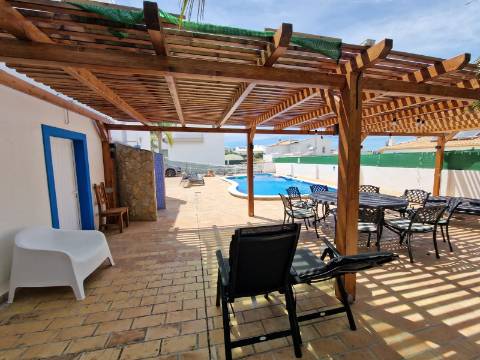 Magnífica e luxuosa moradia T4 com piscina e magnifica área exterior
