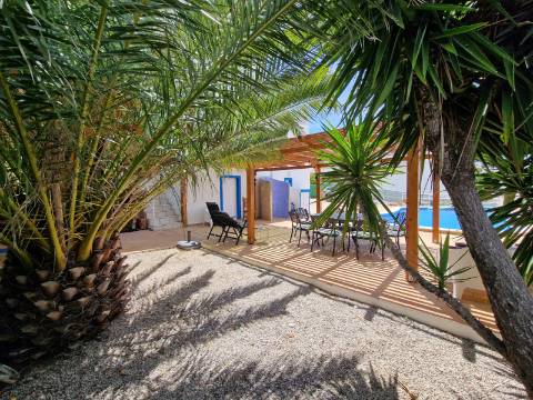 Magnífica e luxuosa moradia T4 com piscina e magnifica área exterior