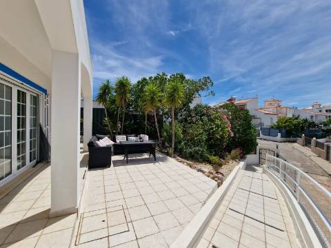 Magnífica e luxuosa moradia T4 com piscina e magnifica área exterior