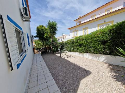 Magnífica e luxuosa moradia T4 com piscina e magnifica área exterior