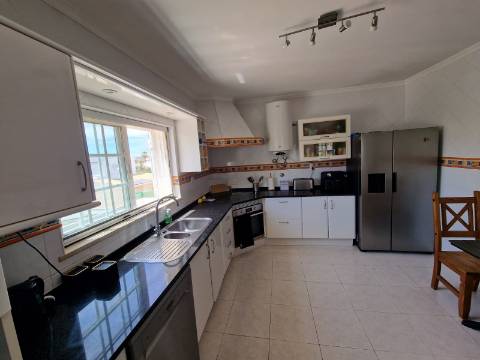 Magnífica e luxuosa moradia T4 com piscina e magnifica área exterior