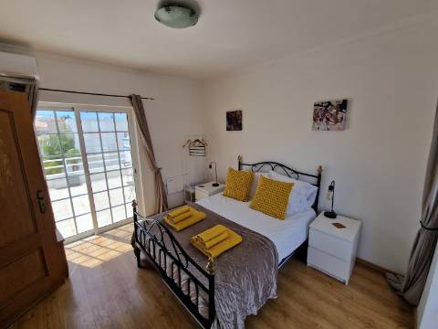 Magnífica e luxuosa moradia T4 com piscina e magnifica área exterior