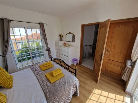 Magnífica e luxuosa moradia T4 com piscina e magnifica área exterior