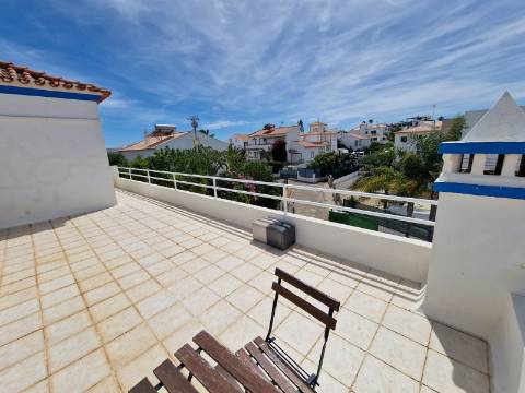 Magnífica e luxuosa moradia T4 com piscina e magnifica área exterior