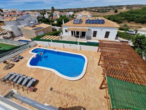 Magnífica e luxuosa moradia T4 com piscina e magnifica área exterior