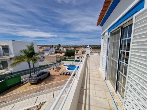 Magnífica e luxuosa moradia T4 com piscina e magnifica área exterior