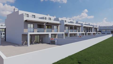 Moradia T3+2 com Piscina a Apenas 500 Metros da Praia da Lota