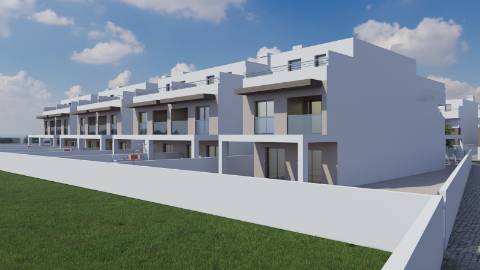 Moradia T3+2 com Piscina a Apenas 500 Metros da Praia da Lota