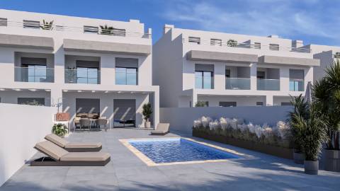Moradia T3+2 com Piscina a Apenas 500 Metros da Praia da Lota
