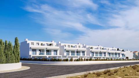 Moradia T3+2 com Piscina a Apenas 500 Metros da Praia da Lota