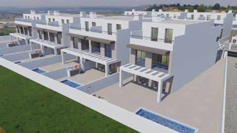 Moradia T3+2 com Piscina a Apenas 500 Metros da Praia da Lota