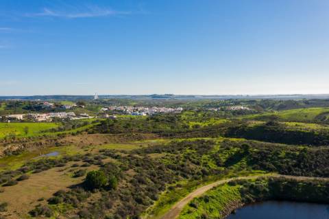 Lote de terreno no prestigiado Castro Marim Golf e Country Club, localizado em Castro Marim, Algarve.