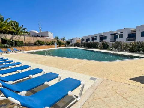 Moradia T3 geminada em condomínio fechado Ocean View
