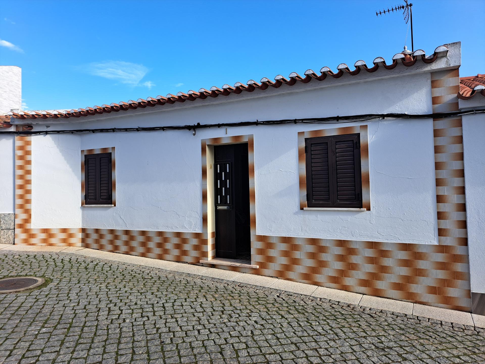 JF- Apresenta em Exclusivo casa térrea na Freguesia de Santana, Distrito Évora, Concelho de Portel.