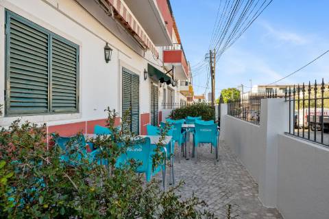 JF Mediação apresenta em exclusivo 
Excelente oportunidade de negócio imóvel com 3 zonas distintas:

Moradia com Habitação T3/4

Restaurante em funcionamento 

Salão de festas
