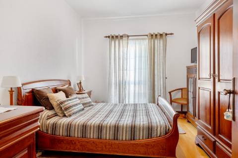 JF Mediação apresenta em exclusivo 
Excelente oportunidade de negócio imóvel com 3 zonas distintas:

Moradia com Habitação T3/4

Restaurante em funcionamento 

Salão de festas
