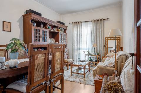 JF Mediação apresenta em exclusivo 
Excelente oportunidade de negócio imóvel com 3 zonas distintas:

Moradia com Habitação T3/4

Restaurante em funcionamento 

Salão de festas
