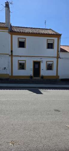Moradia em freguesia da Chança ( Chancelaria) Alter do Chão 

Moradia T3+2 com sótão, com a área total de 115 m2 Pronta a Habitar
